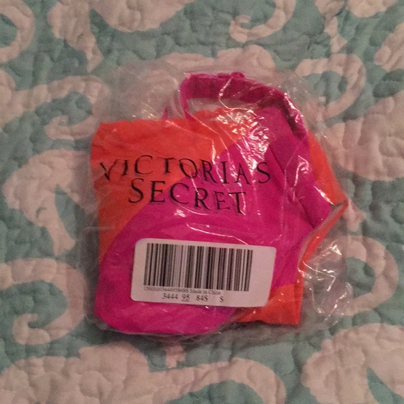 Brand New Victoria’s Secret halter top - Picture 3 of 3